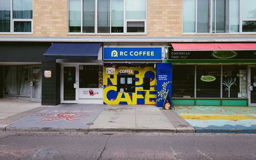 Winnipeg small business storefront and business owners working together